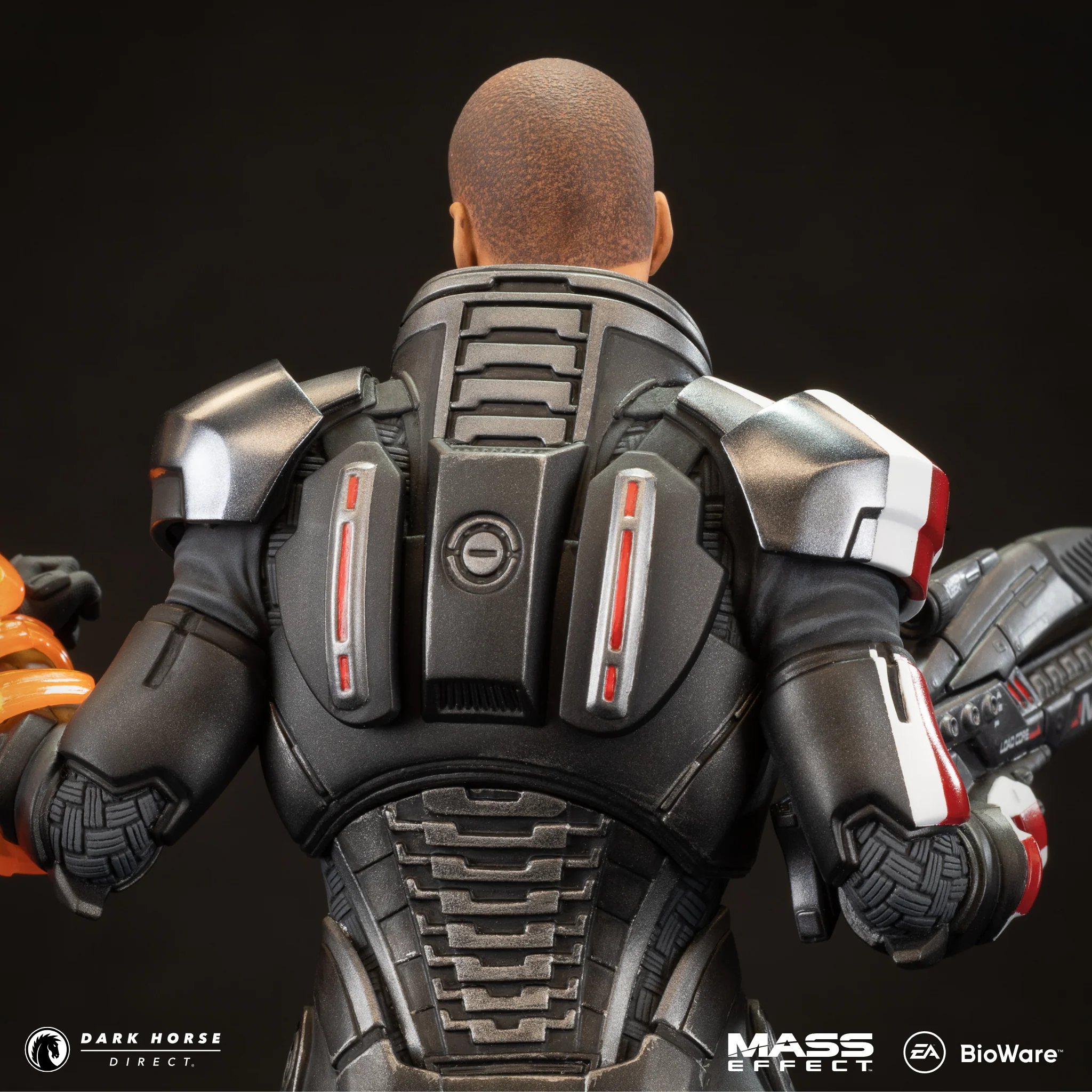 Mass Effect: Commander John Shepard Figure - Image 10