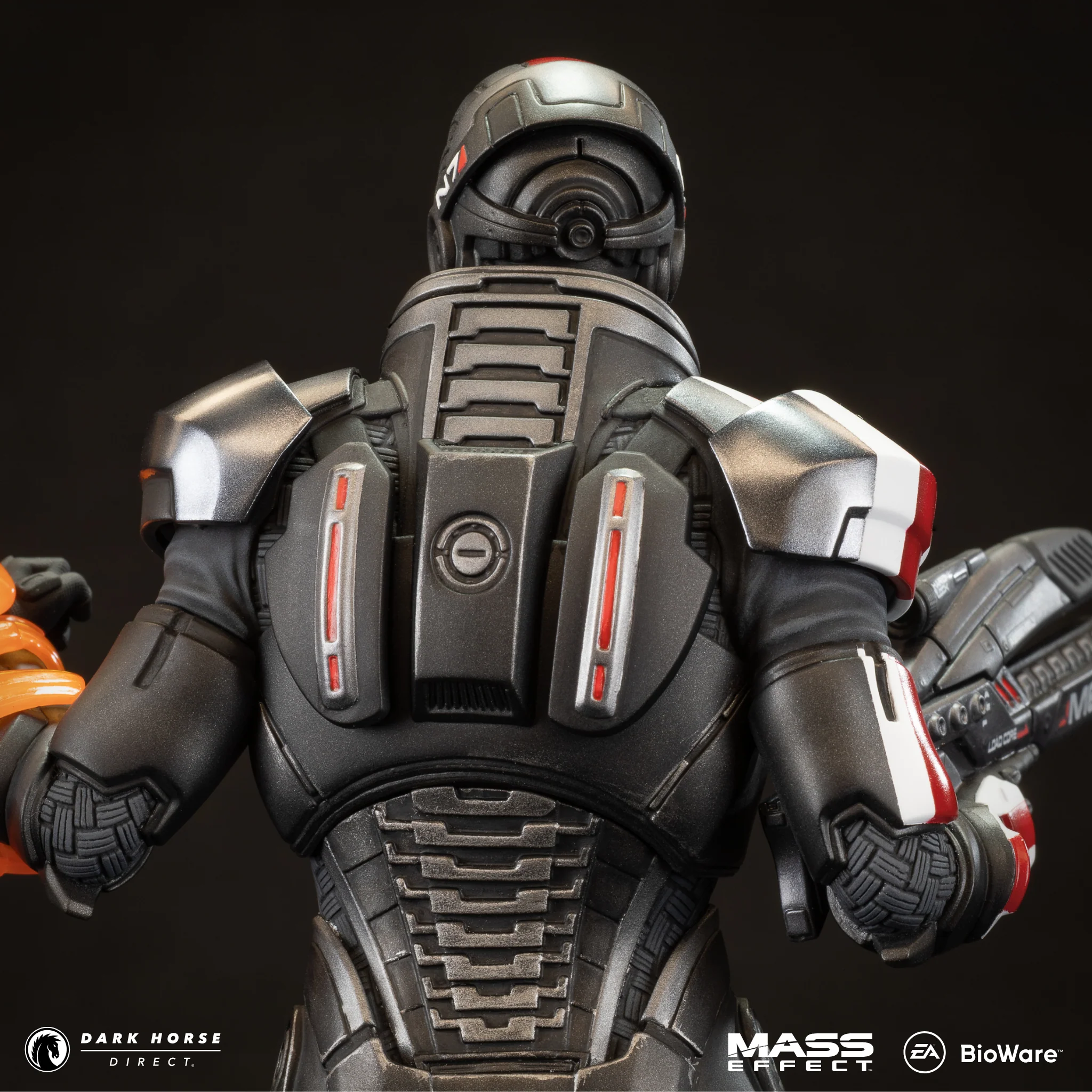 Mass Effect: Commander John Shepard Figure - Image 12